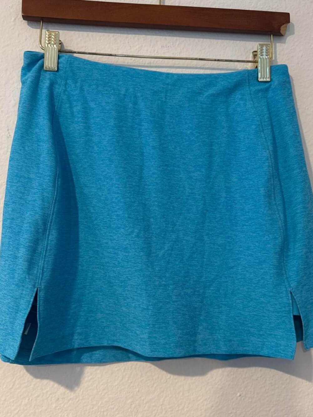 Outdoor Voices blue mini skirt with side slits, size M. Polyester, spandex,